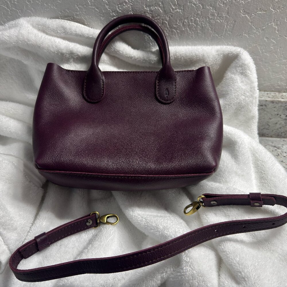 Portland Leather Large Premium Raindrop with zipper in plum.